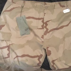 Big Men's camo pants with tons of pockets.